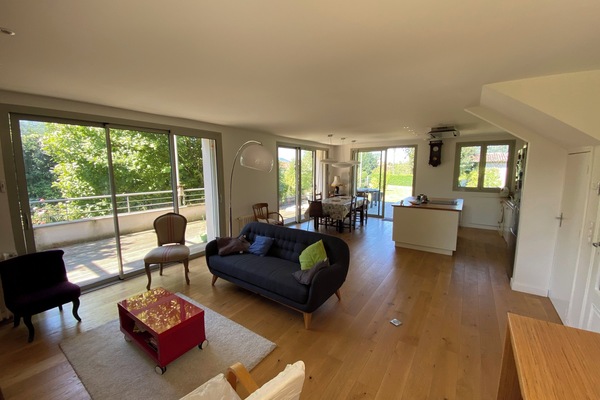 Télévision, lecteur de DVD, livres, médiathÚque