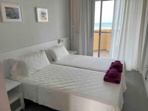 2 bedrooms, iron/ironing board, WiFi, bed sheets - Balcony overlooking the Mediterranean Sea, wonderful natural fine sandy beach (Oliva)