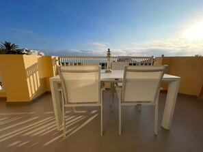 Outdoor dining - Balcony overlooking the Mediterranean Sea, wonderful natural fine sandy beach (Oliva)
