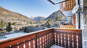 Property grounds - AlpinWood - Two Bedroom Apartment, Sleeps 5 (Temù)
