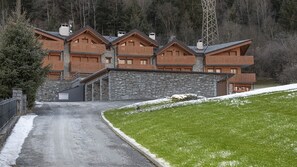 Exterior - AlpinWood - Two Bedroom Apartment, Sleeps 5 (Temù)