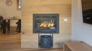 Interior - AlpinWood - Two Bedroom Apartment, Sleeps 5 (Temù)