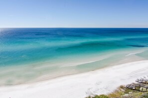 On the beach - Beautiful Views | Fresh Remodel | Gulf Front 30A (Santa Rosa Beach)