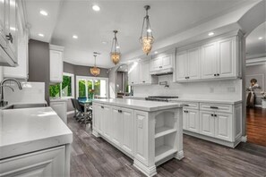 Mikrowelle, Ofen, Herdplatte, Geschirrspüler