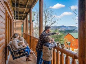 Property grounds - Black Bear Escape • Mtn Views, Hot Tub, Game Room (Sevierville)