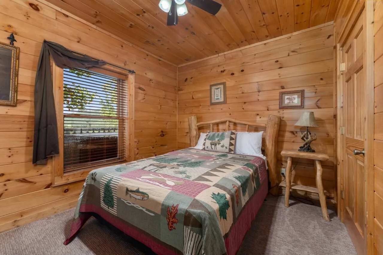 8 bedrooms, desk, iron/ironing board, travel crib