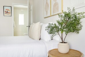 Standard Room, 1 Double Bed, Kitchenette - The Donovan Hotel (Miami Beach)