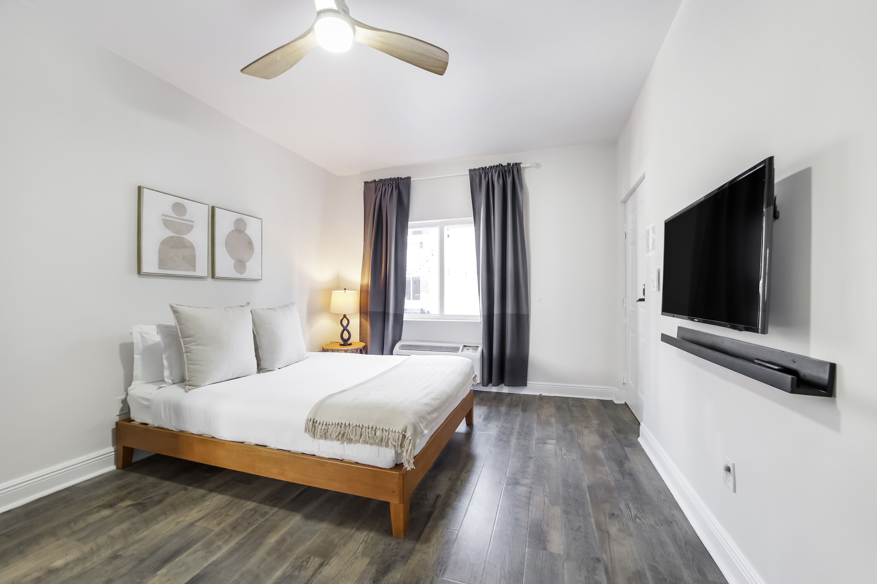 Studio Deluxe, 1 giường cỡ queen, bếp | Khu vực làm việc phù hợp cho laptop, bàn ủi/dụng cụ ủi quần áo 