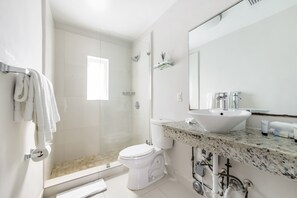 Chambre Standard, 1 lit double, coin cuisine (Self check-in) | Salle de bain