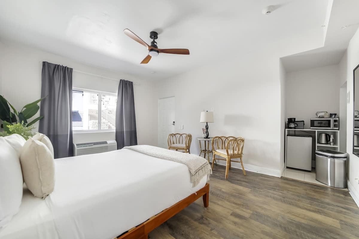 Laptopgeeigneter Arbeitsplatz, Bügeleisen/Bügelbrett, kostenloses WLAN