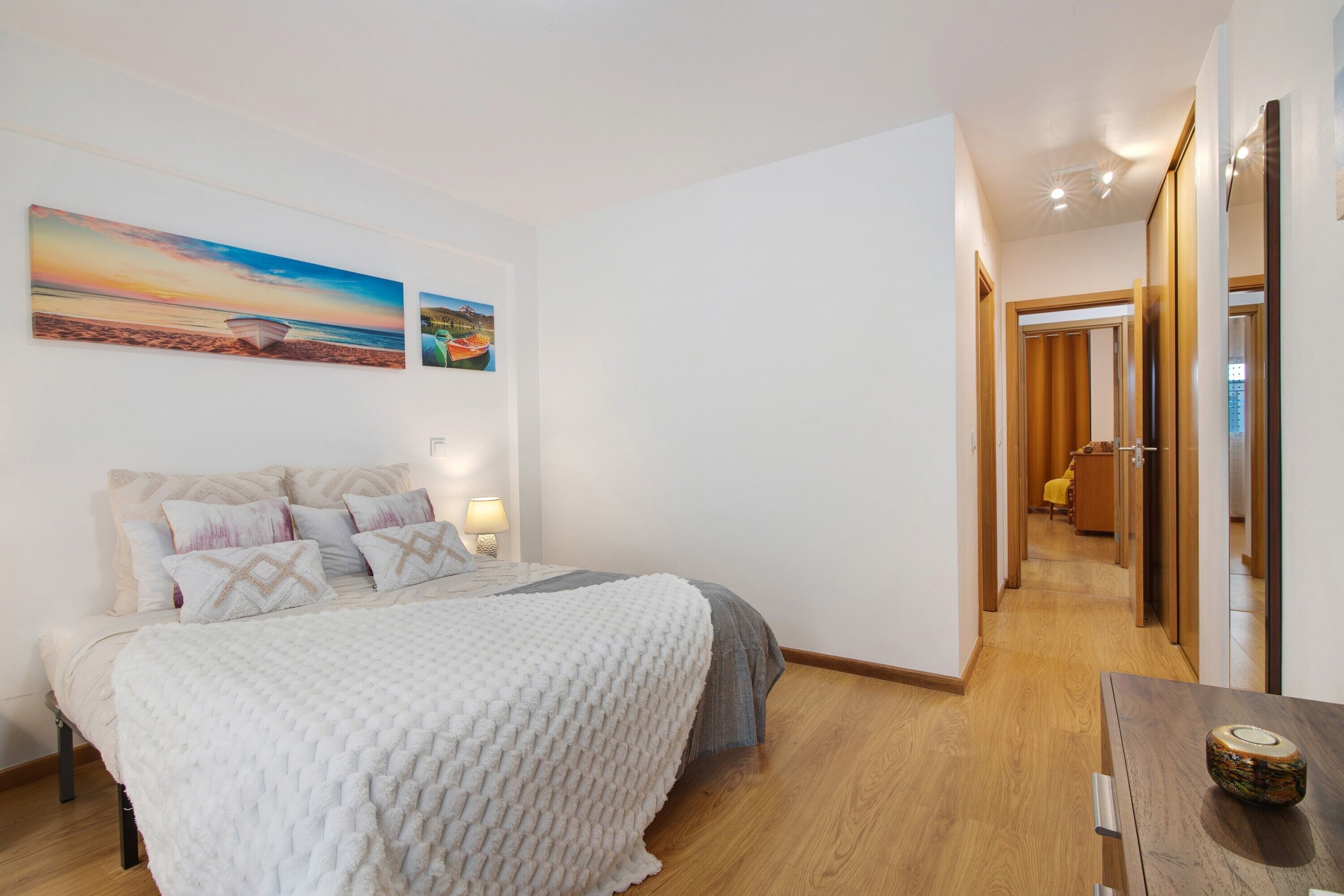 2 多间卧室、熨斗/熨衣板、WiFi、床单