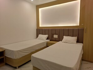 Deluxe Twin Room | Desk, laptop workspace, free WiFi - Hotel Niko International  (Bodh Gaya)