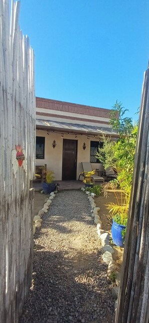 Exterior - Charming Private Cottage in Tranquil San Pedrito, El Pescadero- 2 Blocks to Surf (El Pescadero)