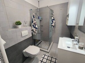 Unclassified image, 3 of 33, button