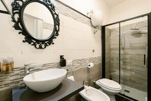 Dusche, Bidet, Shampoo