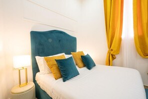 1 habitación y tabla de planchar con plancha 