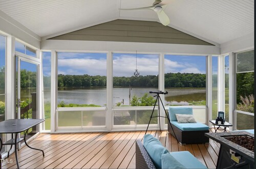 Welcoming 5-bedroom house with AC in charming Wake Forest