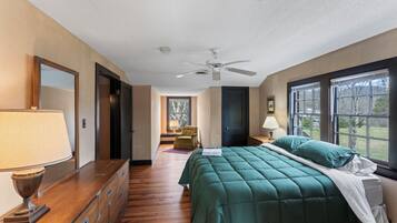 5 bedrooms, iron/ironing board, WiFi, bed sheets