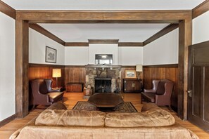 Unclassified image, 2 of 46, button