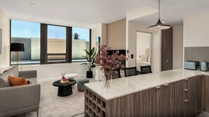 A modern apartment with a kitchen, dining area, and living room. - Modern Foreshore Apartment | City Views, WiFi & Parking (Cape Town)