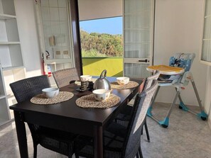 Leilighet, 2 soverom, røyk, privat basseng | Spisestue