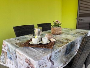 Leilighet, 2 soverom, røyk, privat basseng | Spiseområde
