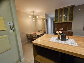 Dining - Apto 2 Quartos com 1 Suíte a Poucos Passos da Praia (Vila Velha)