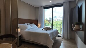 Superior Studio | Laptop workspace, free WiFi, bed sheets - Well Residences - By AVA Rentals (Asunción)