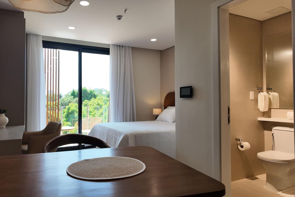 开间 | 笔记本电脑工作区、免费 WiFi、床单