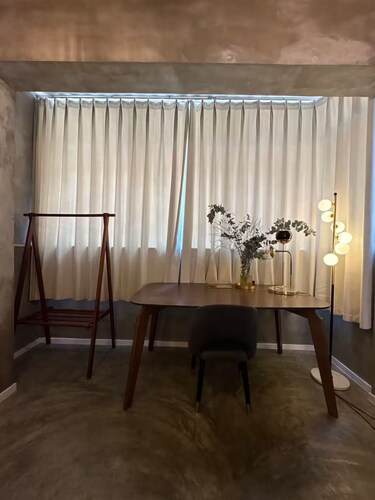 Spacious One Bed Art Loft in Central Hong Kong