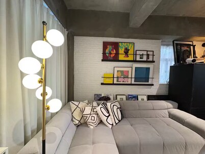 Spacious One Bed Art Loft in Central Hong Kong