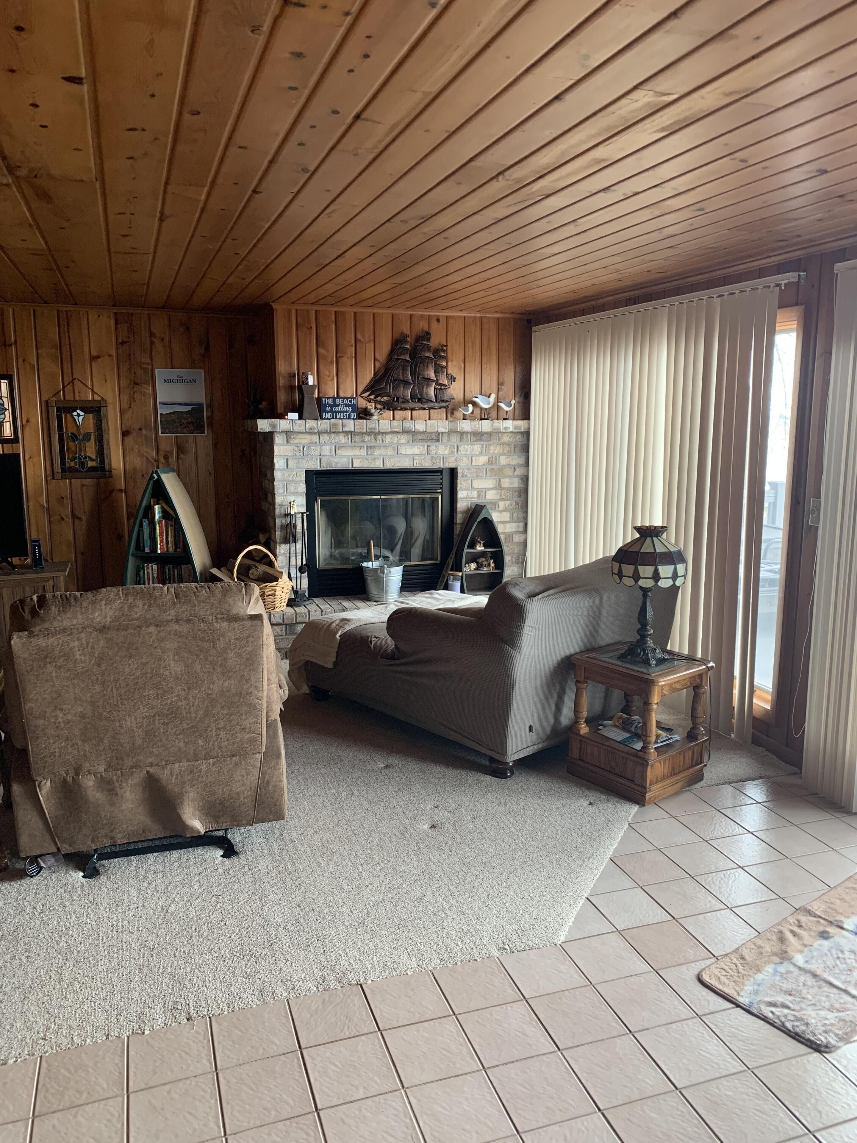 Smart TV, fireplace