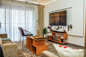 Smart TV - Luxurious apartment near mall and Carrefour, giving a cozy and homely vibe (Nairobi)
