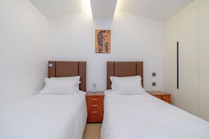 2 bedrooms, iron/ironing board, WiFi, bed sheets - Luxurious apartment near mall and Carrefour, giving a cozy and homely vibe (Nairobi)