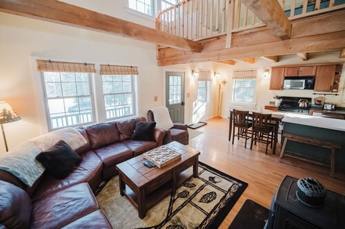 Cozy Bethel Chalet Near Trails & Skiing