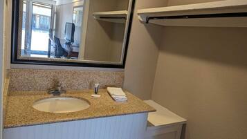 Standard Double Room | Bathroom | Combined shower/tub, towels, soap, shampoo