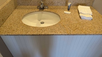 Standard Double Room | Bathroom | Combined shower/tub, towels, soap, shampoo