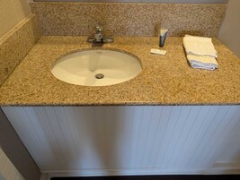 Standard Double Room | Bathroom | Combined shower/tub, towels, soap, shampoo