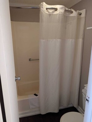 Standard Double Room | Bathroom | Combined shower/tub, towels, soap, shampoo - Exceed Inn Indianapolis Airport South (Indianapolis)