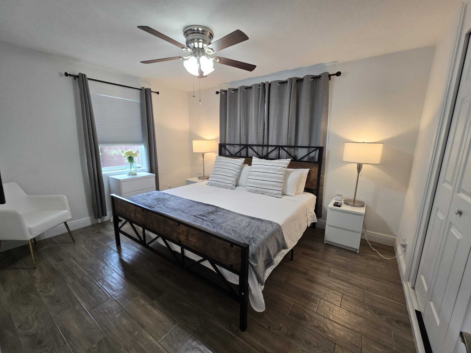 5 habitaciones, tabla de planchar con plancha, wifi y ropa de cama 