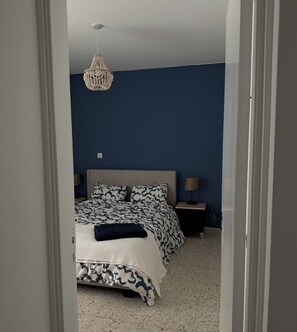 2 slaapkamers, een strijkplank/strijkijzer, gratis wifi, beddengoed
