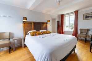 4 bedrooms, iron/ironing board, free WiFi, bed sheets - Cyrano & Roxane - 1 km de la plage (Ver-sur-Mer)