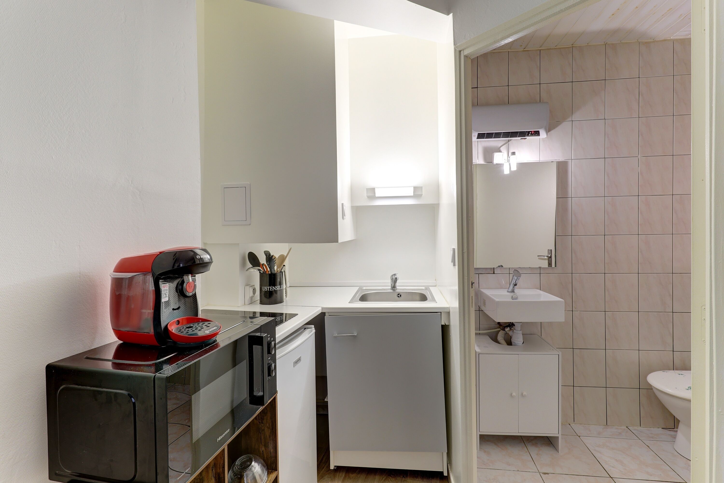 Fridge, microwave, coffee/tea maker, toaster
