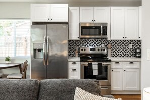 Fridge, microwave, oven, stovetop - Cozy Casa | Peaceful Retreat for Extended Stays (La Mesa)
