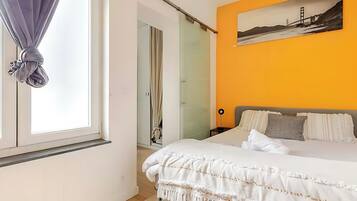 1 slaapkamer, een strijkplank/strijkijzer, wifi, beddengoed