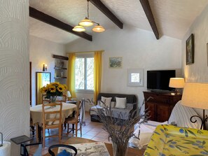 Living area - Le Soleil de Flaut Magnifique maison studio Nature (BELVÉDÈRE)