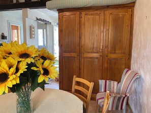Dining - Le Soleil de Flaut Magnifique maison studio Nature (BELVÉDÈRE)