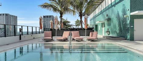 حمّام سباحة خارجي