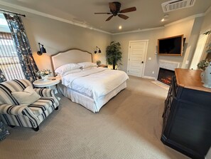 5 bedrooms, iron/ironing board, Internet, bed sheets