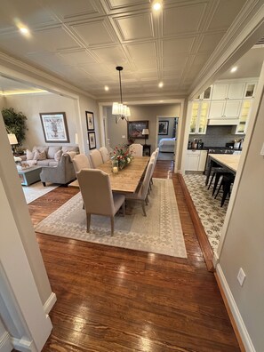 Luokittelematon kuva, 5 kautta 25, painike